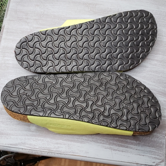 Birkenstock Lime Green Footbed Sandals. Women's size 8 or Men's size 6. (Sd206) - Picture 12 of 13